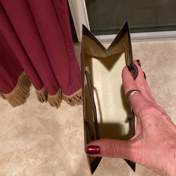 7” x 9” x 4.5” clean. Excellent condition. Smoke and pet free home - Picture 6 of 6